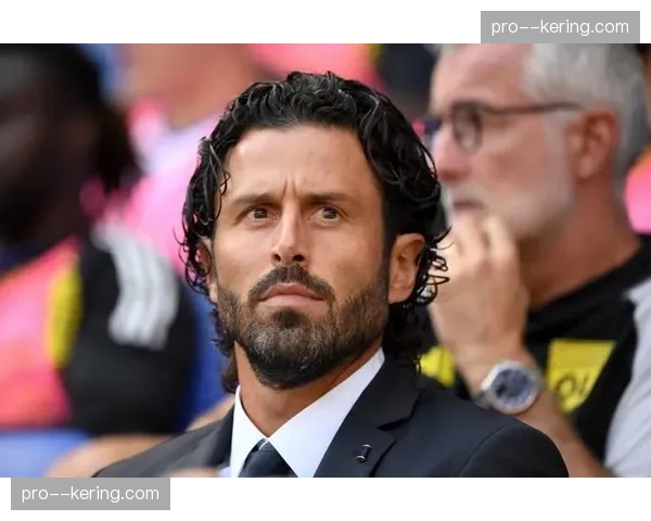 里昂官方宣布主帅布兰科下课，U19教练暂代一线队职务